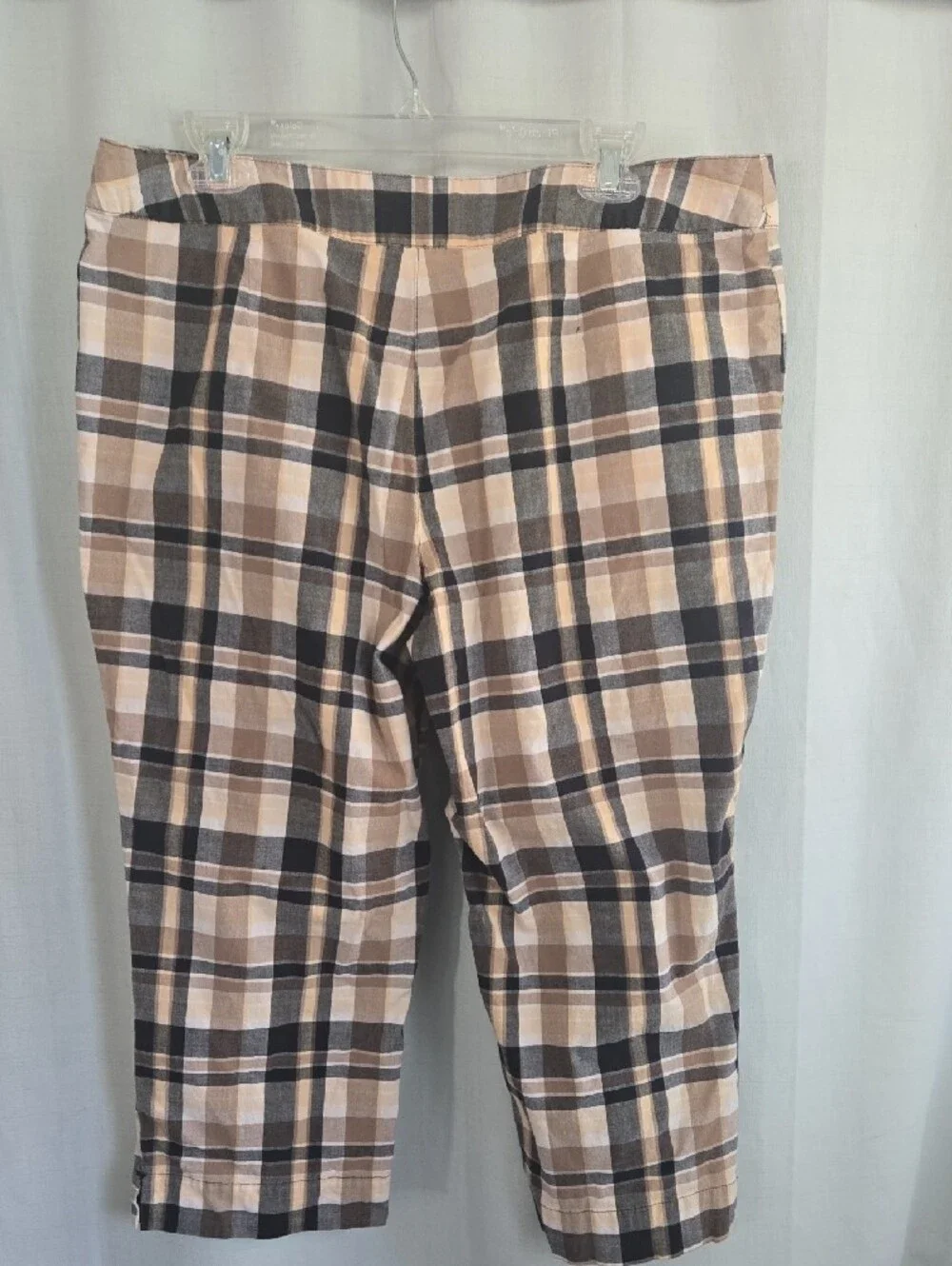 White Stag Plaid Capri Pants in Beige and Black